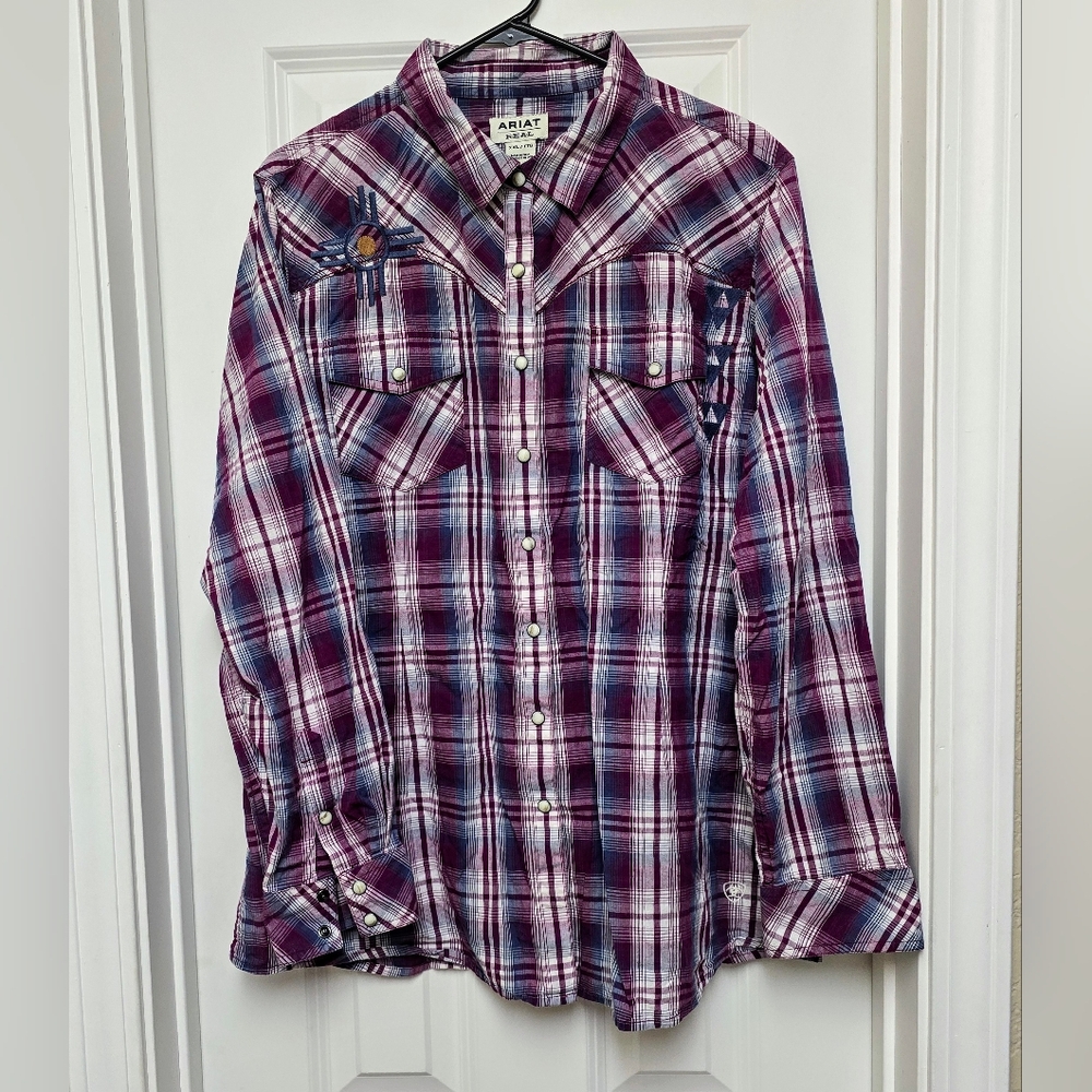 ARIAT Embroidered Lightweight Plaid Button Up Top